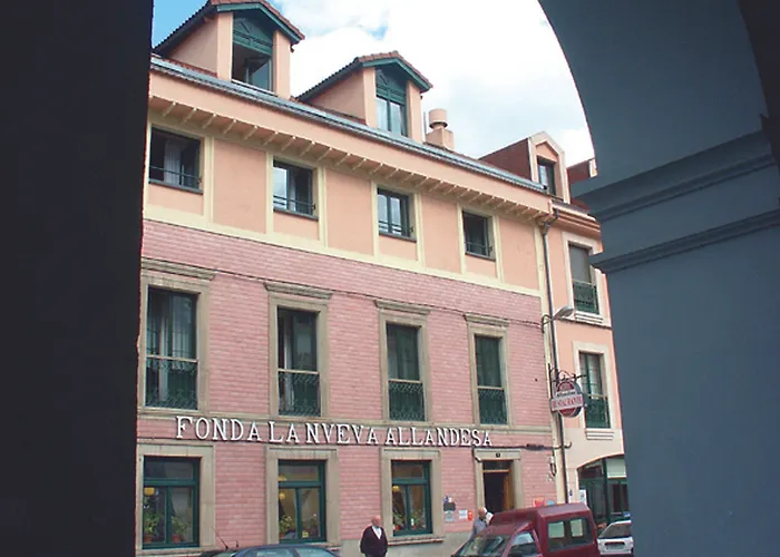 Nueva Allandesa Hotel